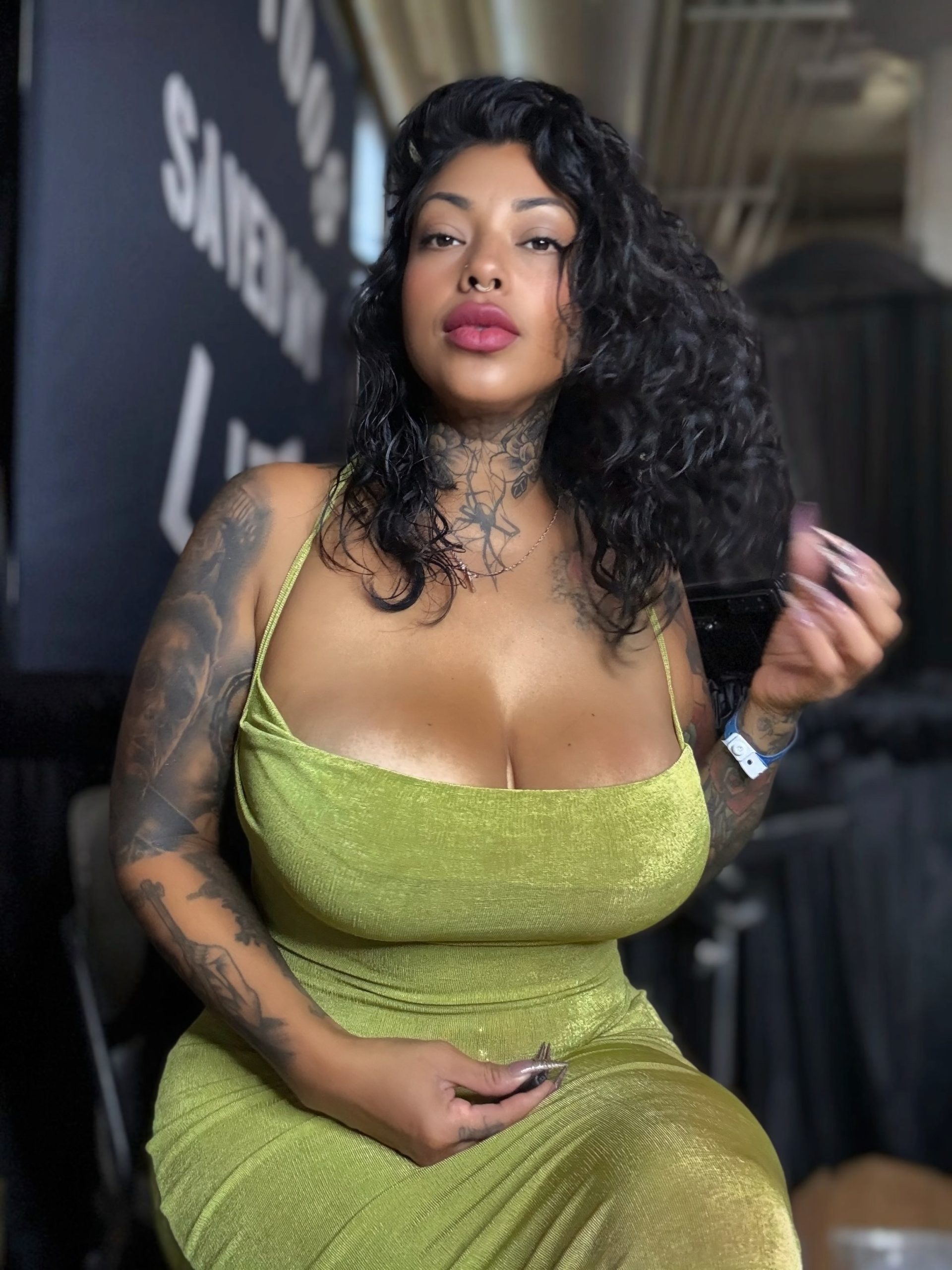 Facetune_04-08-2025-20-24-46-2