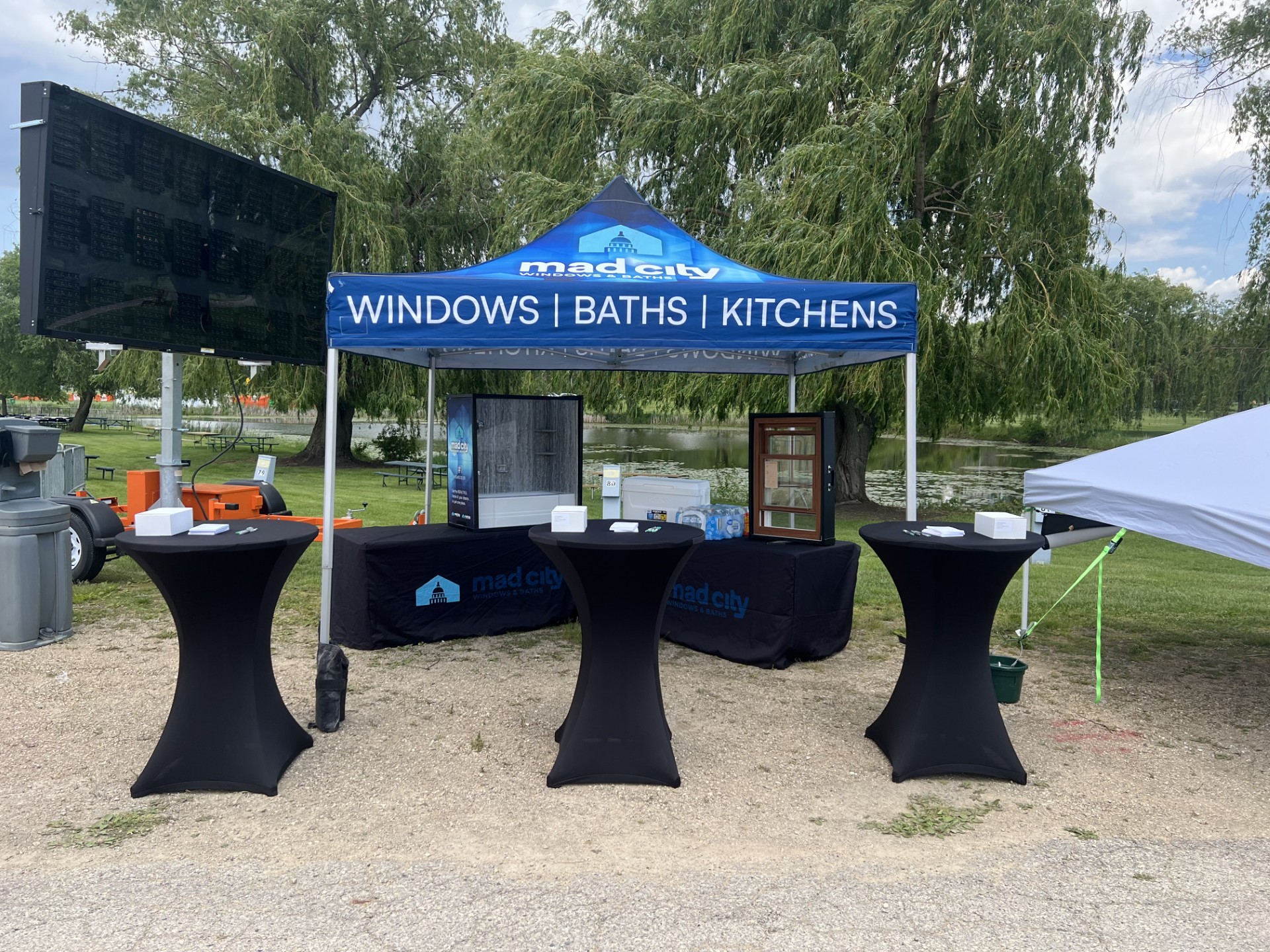 outdoor-booth-set-up